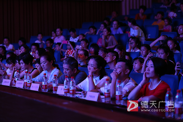 常德市德天廣告有限公司,品牌設(shè)計(jì),活動策劃,影視攝制,廣告設(shè)備租賃,媒體廣告推廣,